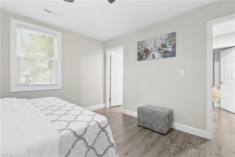 Photo 25 of 44 residential for sale in Portsmouth virginia