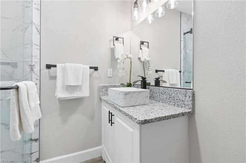 Photo 27 of 44 residential for sale in Portsmouth virginia