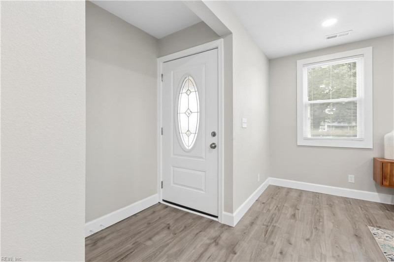 Photo 5 of 44 residential for sale in Portsmouth virginia