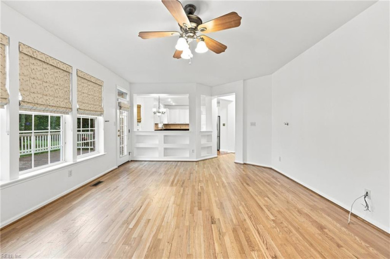Photo 10 of 44 residential for sale in Suffolk virginia