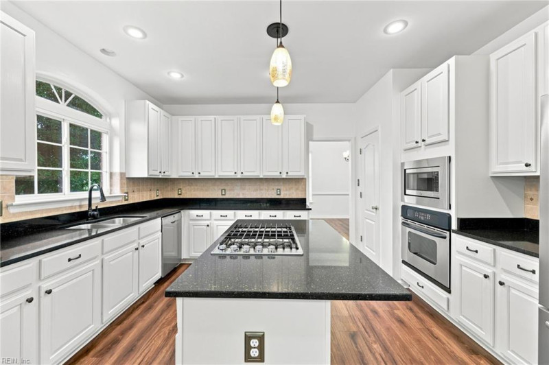 Photo 14 of 44 residential for sale in Suffolk virginia