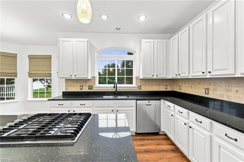 Photo 15 of 44 residential for sale in Suffolk virginia