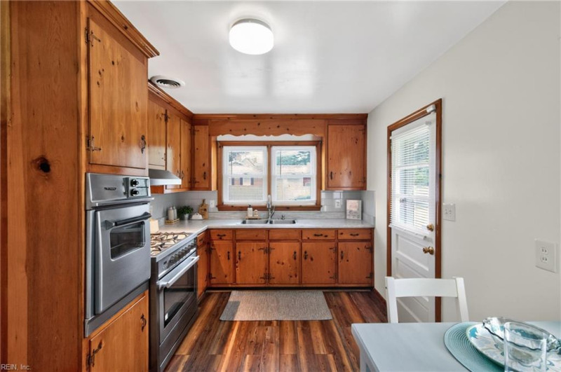 Photo 11 of 28 residential for sale in Hampton virginia