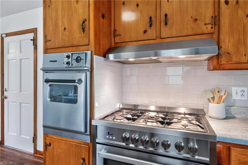 Photo 13 of 28 residential for sale in Hampton virginia