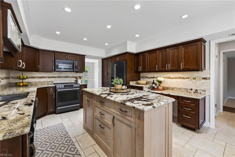 Photo 9 of 46 residential for sale in Virginia Beach virginia