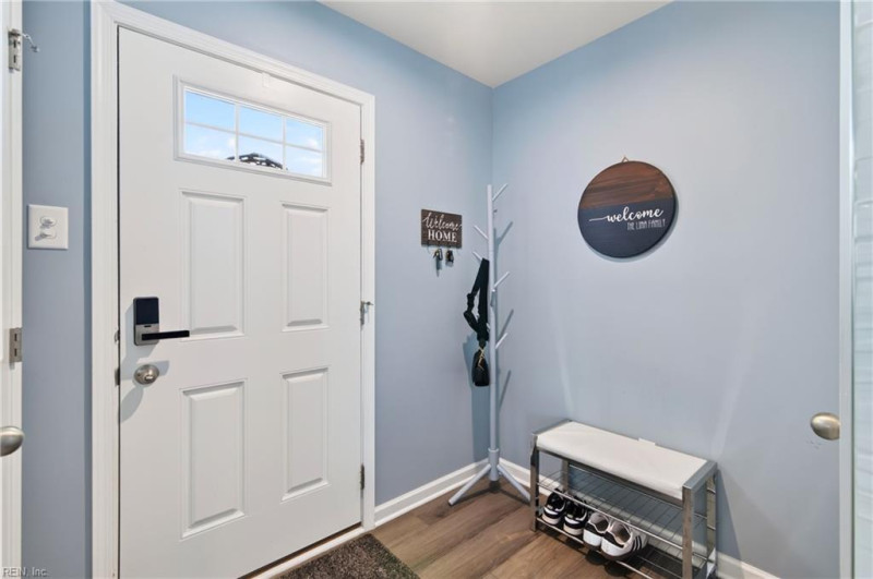 Photo 4 of 41 residential for sale in York County virginia