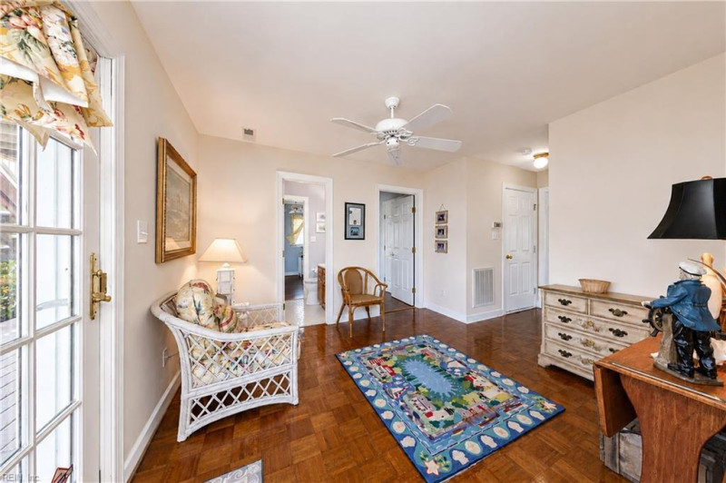 Photo 18 of 43 residential for sale in Hampton virginia