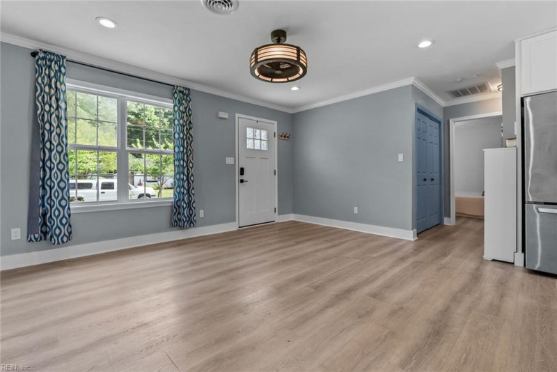 Photo 4 of 22 residential for sale in Virginia Beach virginia