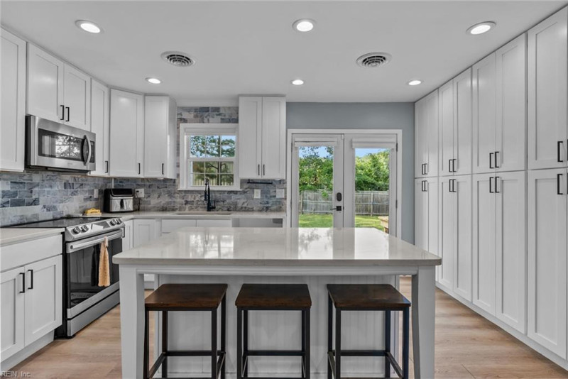 Photo 5 of 22 residential for sale in Virginia Beach virginia