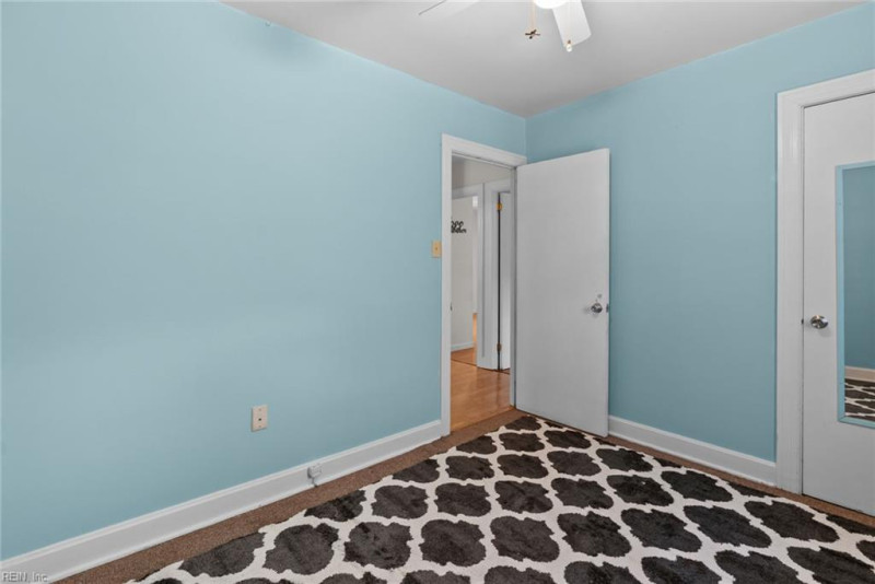 Photo 18 of 31 residential for sale in York County virginia