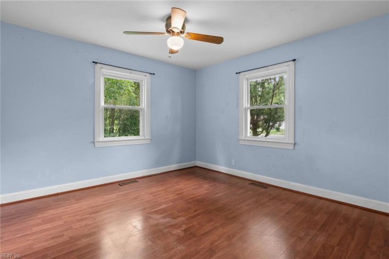Photo 20 of 31 residential for sale in York County virginia