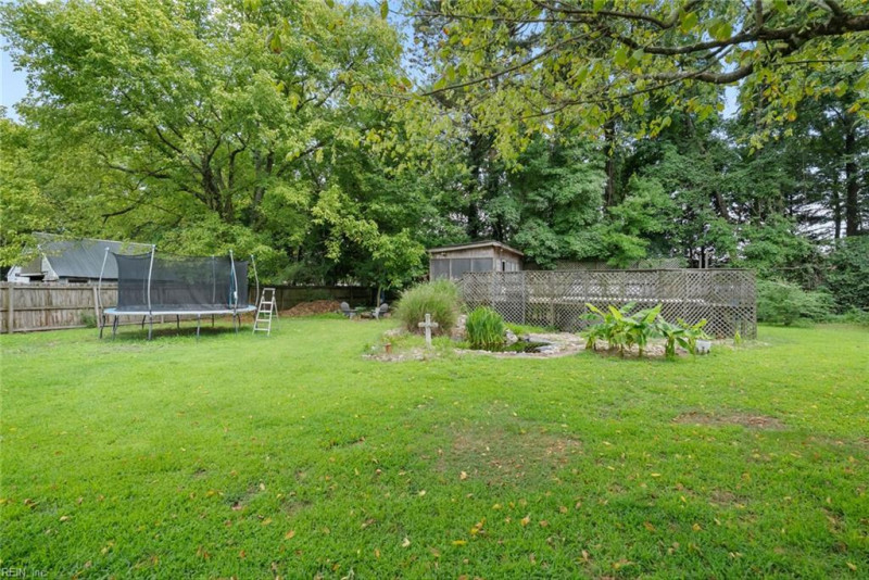 Photo 25 of 31 residential for sale in York County virginia