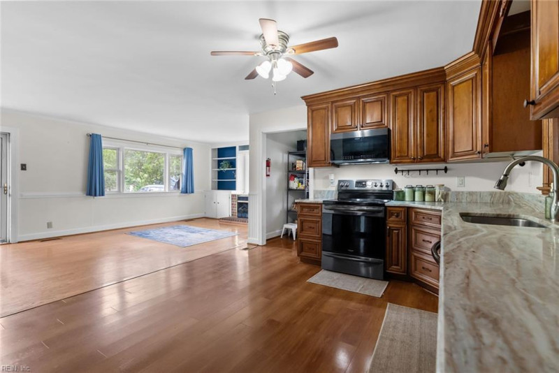 Photo 6 of 31 residential for sale in York County virginia