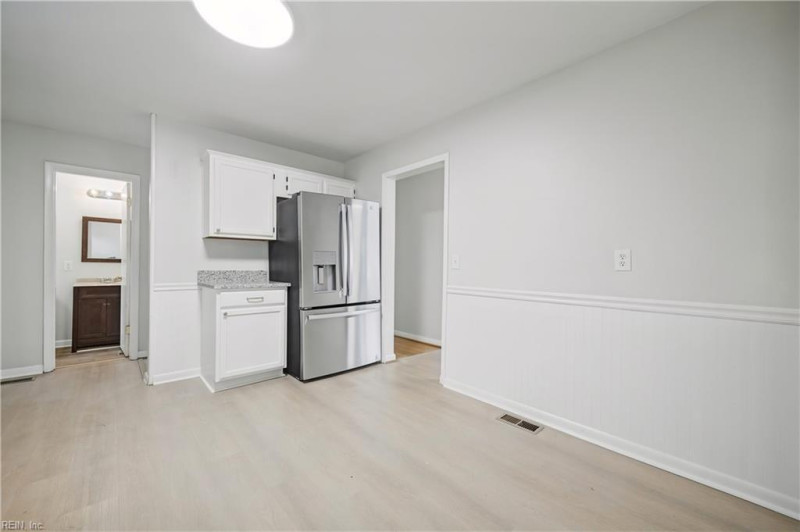 Photo 11 of 33 residential for sale in Hampton virginia