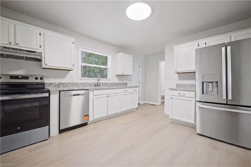 Photo 12 of 33 residential for sale in Hampton virginia