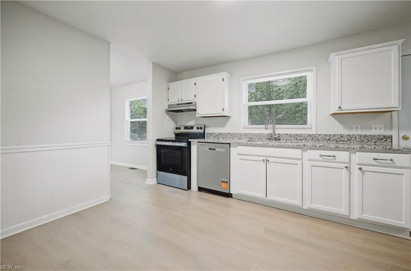 Photo 13 of 33 residential for sale in Hampton virginia