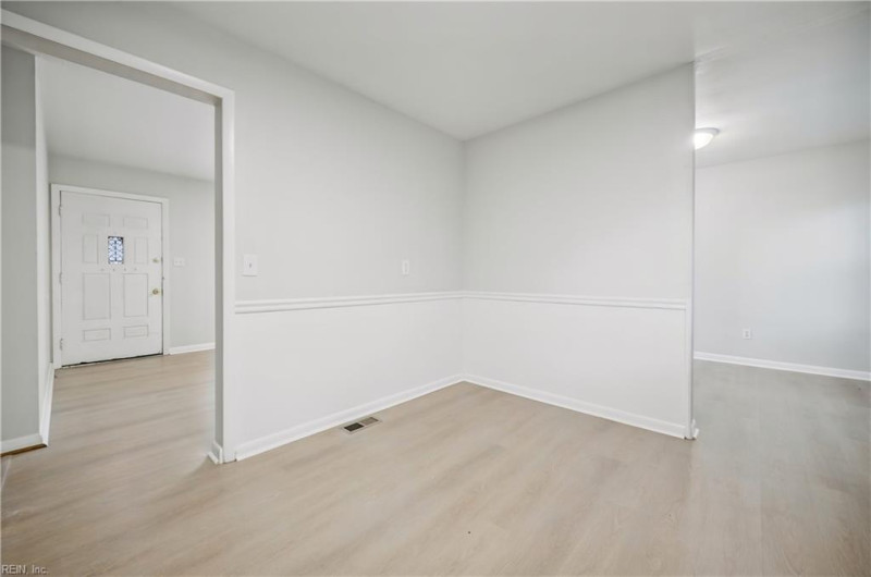 Photo 14 of 33 residential for sale in Hampton virginia