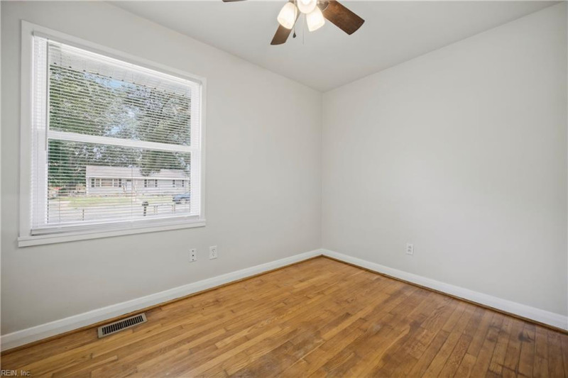 Photo 15 of 33 residential for sale in Hampton virginia