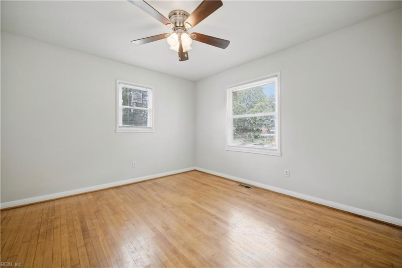 Photo 17 of 33 residential for sale in Hampton virginia