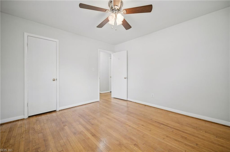 Photo 18 of 33 residential for sale in Hampton virginia