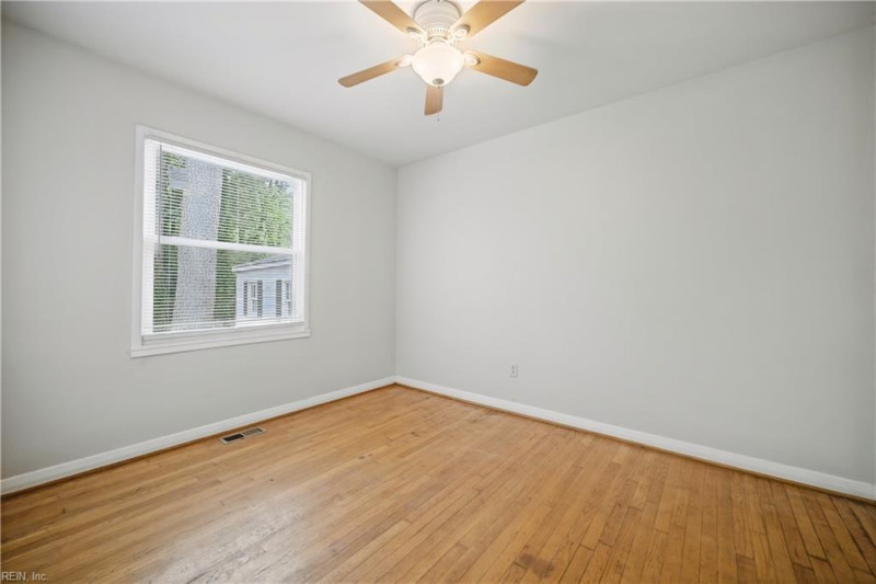 Photo 19 of 33 residential for sale in Hampton virginia