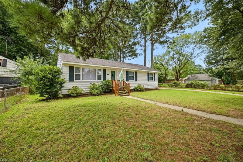 Photo 2 of 33 residential for sale in Hampton virginia