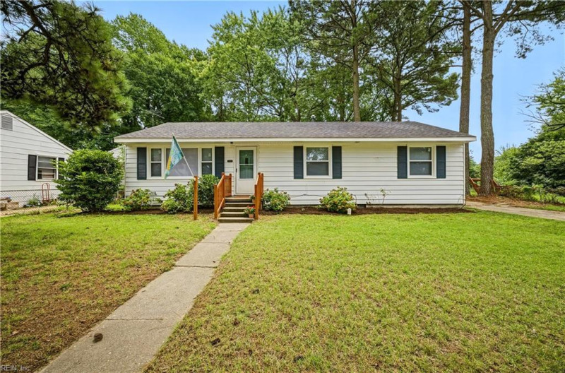 Photo 3 of 33 residential for sale in Hampton virginia