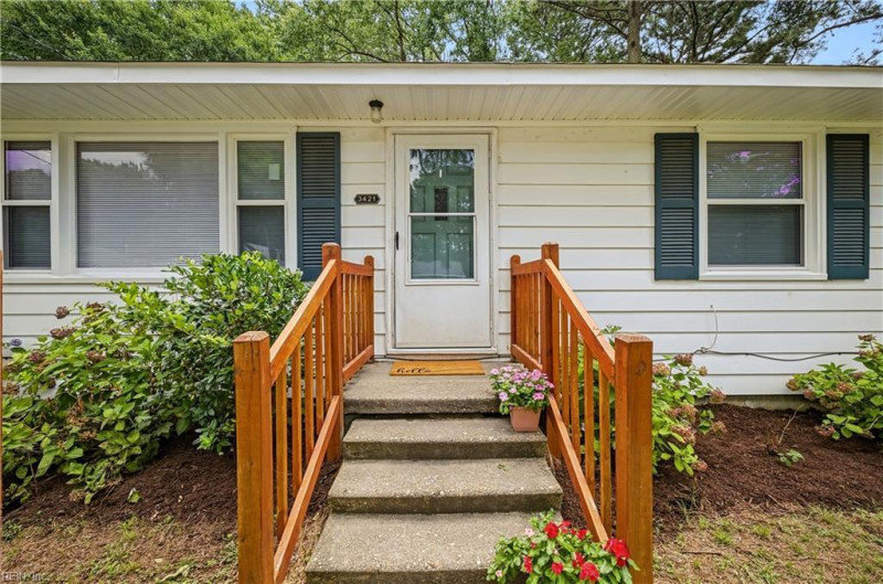Photo 4 of 33 residential for sale in Hampton virginia