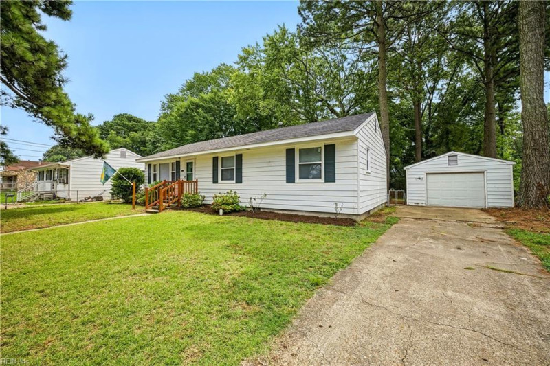 Photo 5 of 33 residential for sale in Hampton virginia