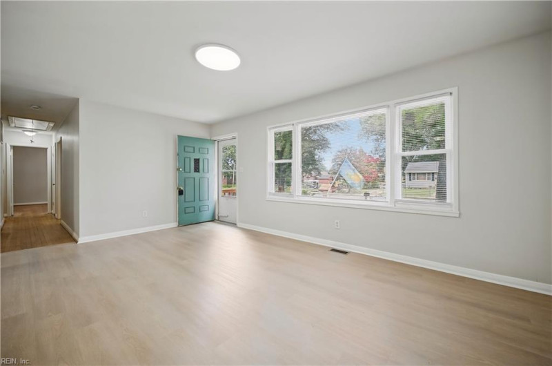 Photo 7 of 33 residential for sale in Hampton virginia