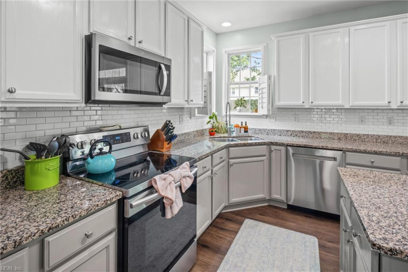 Photo 10 of 32 residential for sale in Virginia Beach virginia