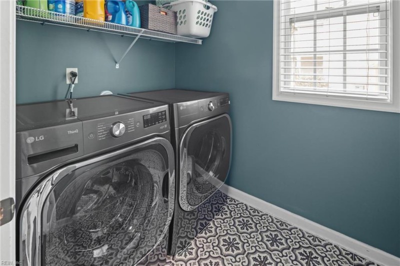 Photo 11 of 32 residential for sale in Virginia Beach virginia