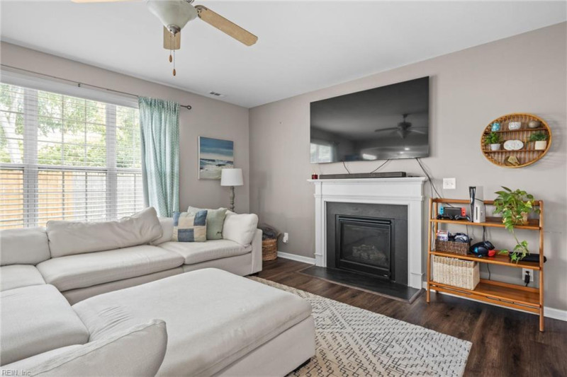 Photo 5 of 32 residential for sale in Virginia Beach virginia