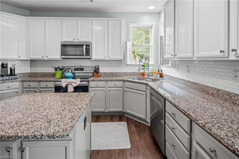 Photo 8 of 32 residential for sale in Virginia Beach virginia