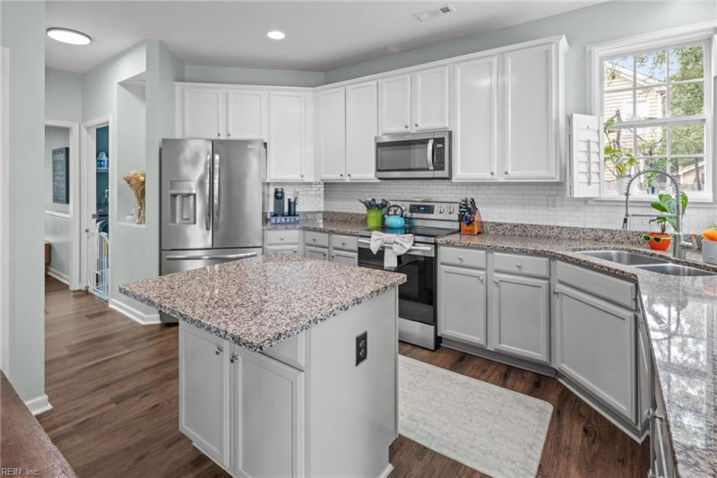 Photo 9 of 32 residential for sale in Virginia Beach virginia