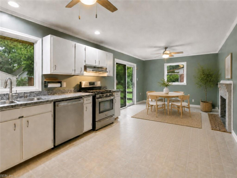 Photo 10 of 39 residential for sale in Newport News virginia