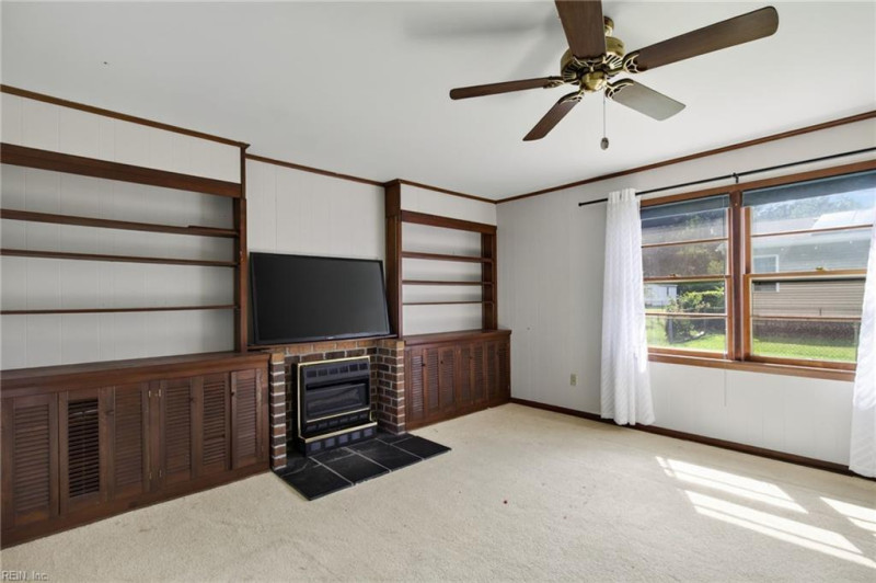 Photo 11 of 23 residential for sale in Hampton virginia