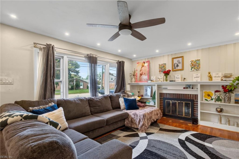 Photo 12 of 23 residential for sale in Hampton virginia