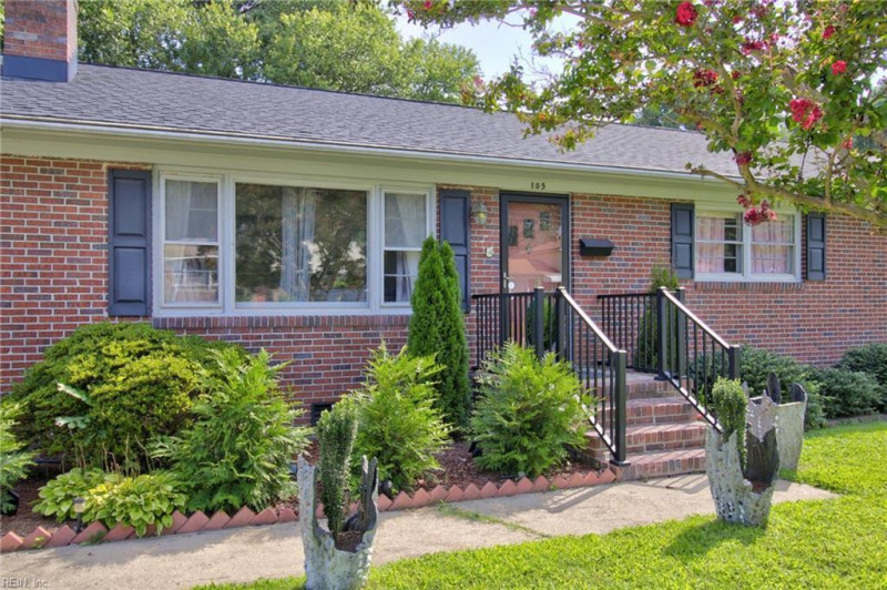 Photo 4 of 23 residential for sale in Hampton virginia