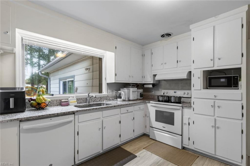 Photo 5 of 23 residential for sale in Hampton virginia