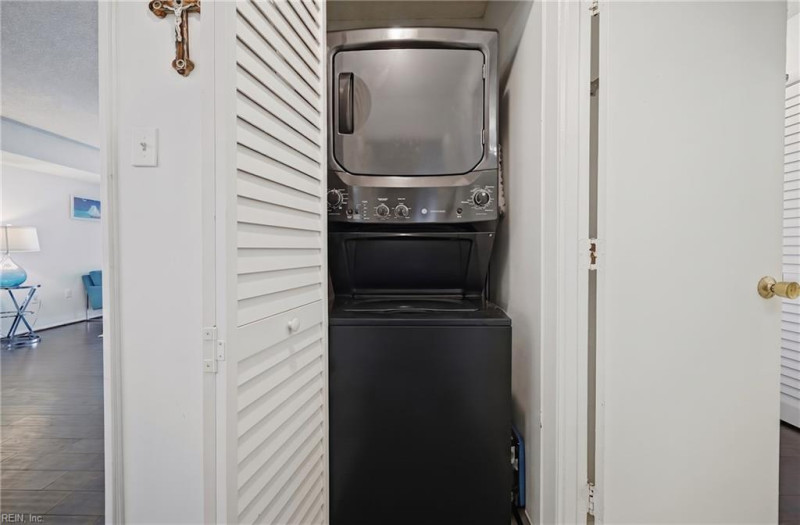 Photo 17 of 41 residential for sale in Virginia Beach virginia