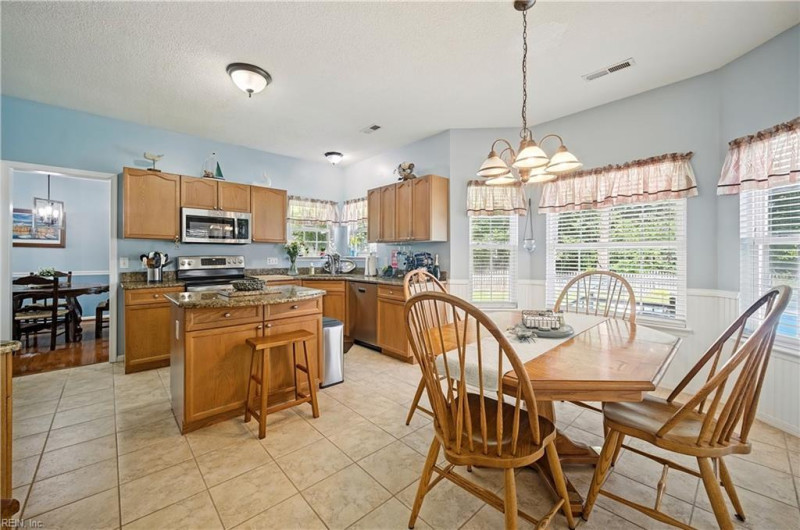Photo 15 of 49 residential for sale in Chesapeake virginia