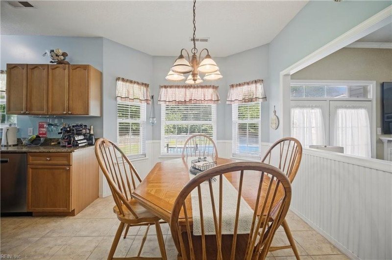 Photo 16 of 49 residential for sale in Chesapeake virginia
