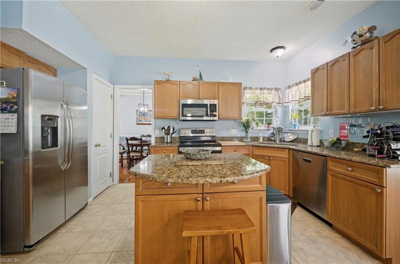 Photo 18 of 49 residential for sale in Chesapeake virginia