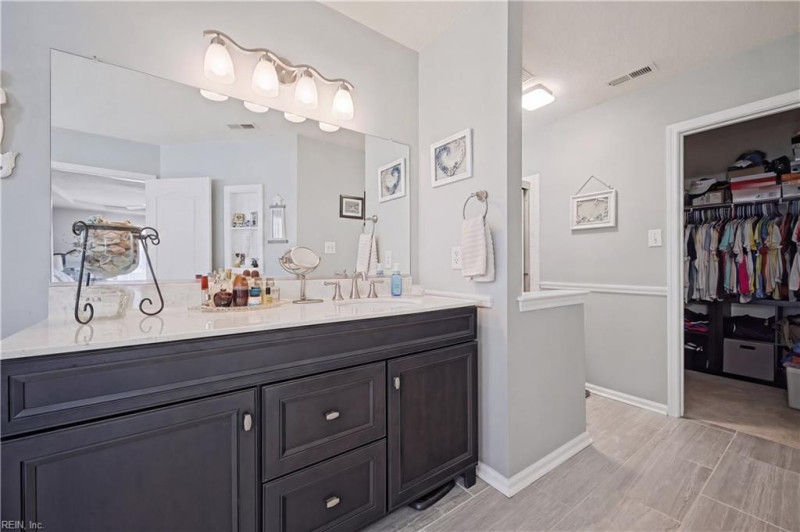 Photo 25 of 49 residential for sale in Chesapeake virginia