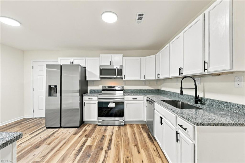 Photo 11 of 41 residential for sale in Chesapeake virginia