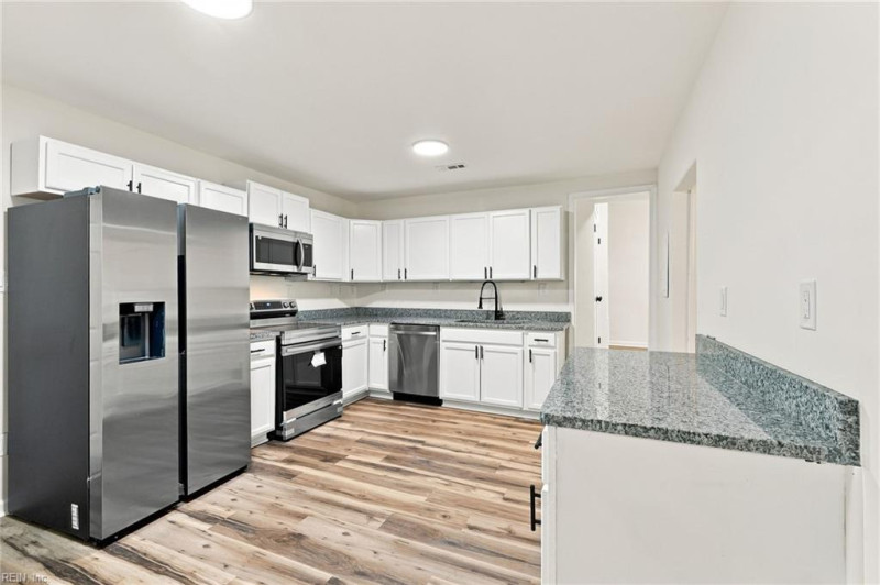 Photo 12 of 41 residential for sale in Chesapeake virginia