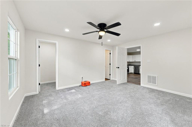 Photo 20 of 41 residential for sale in Chesapeake virginia