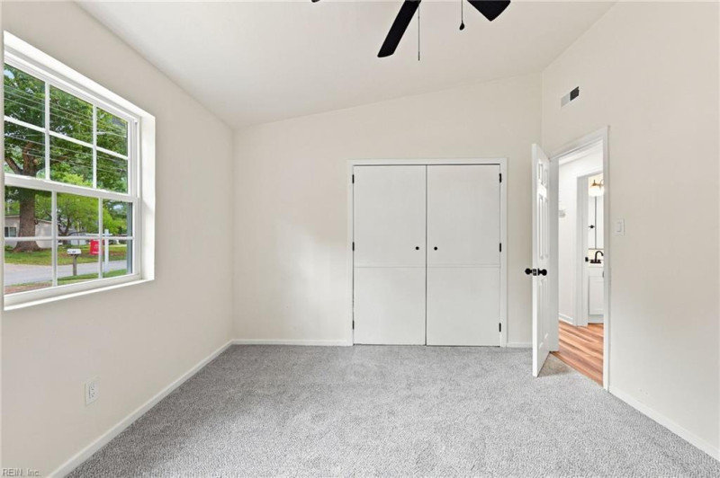 Photo 24 of 41 residential for sale in Chesapeake virginia