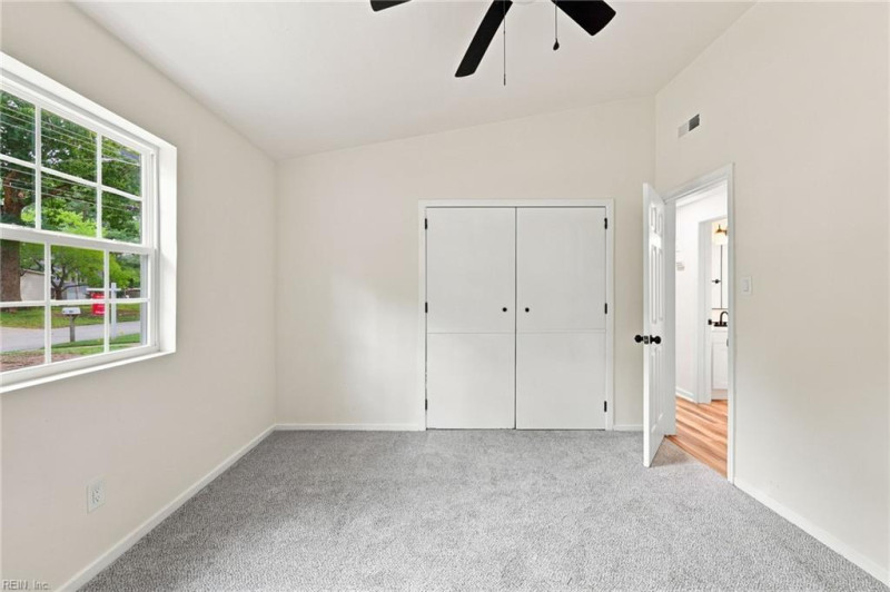 Photo 25 of 41 residential for sale in Chesapeake virginia
